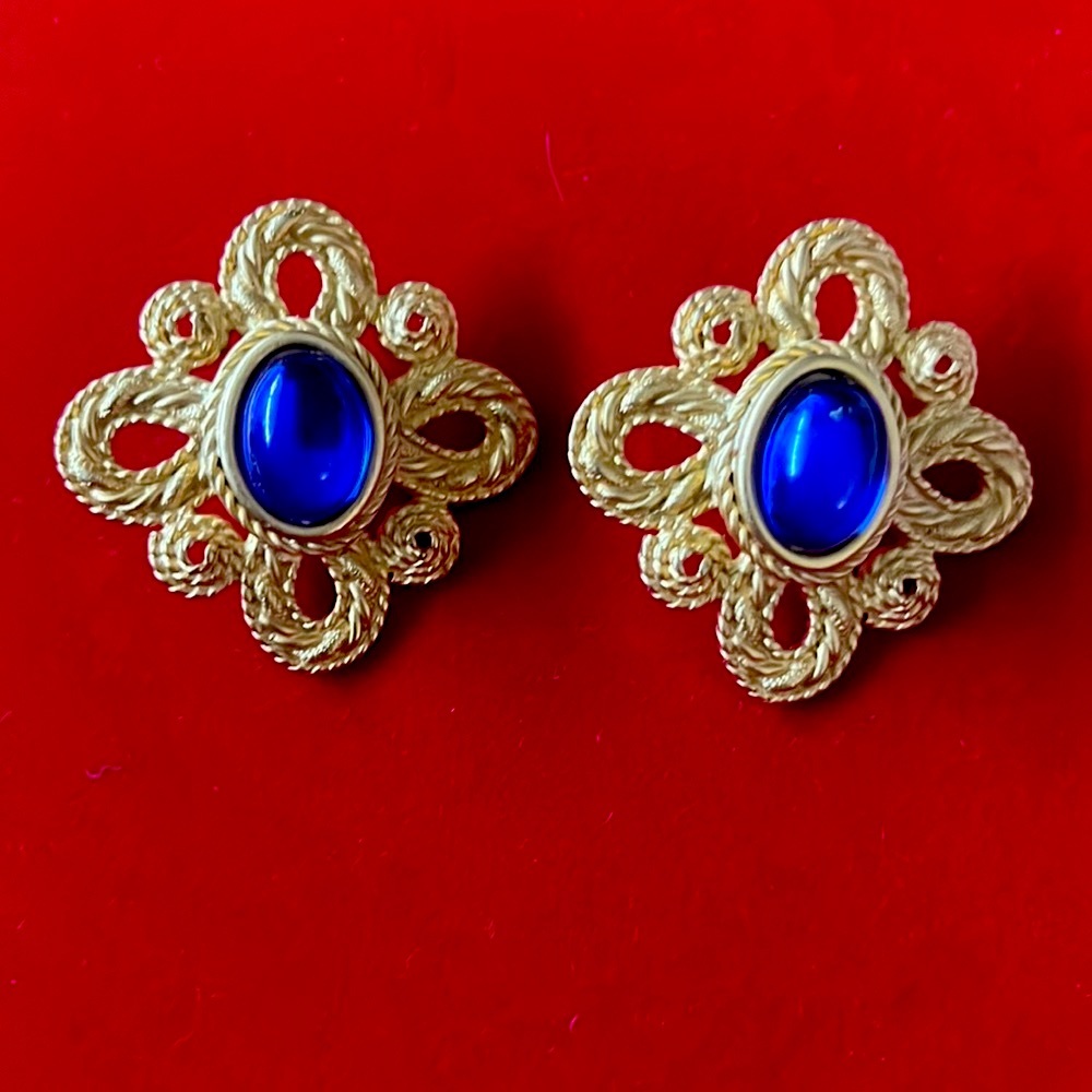 Vintage signed JJ 1988 earrings/ studs